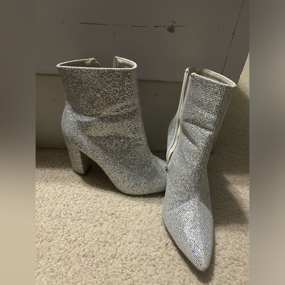 Size- 40 or 9, Brand- SHEIN, Color- silver/gray, slim fit